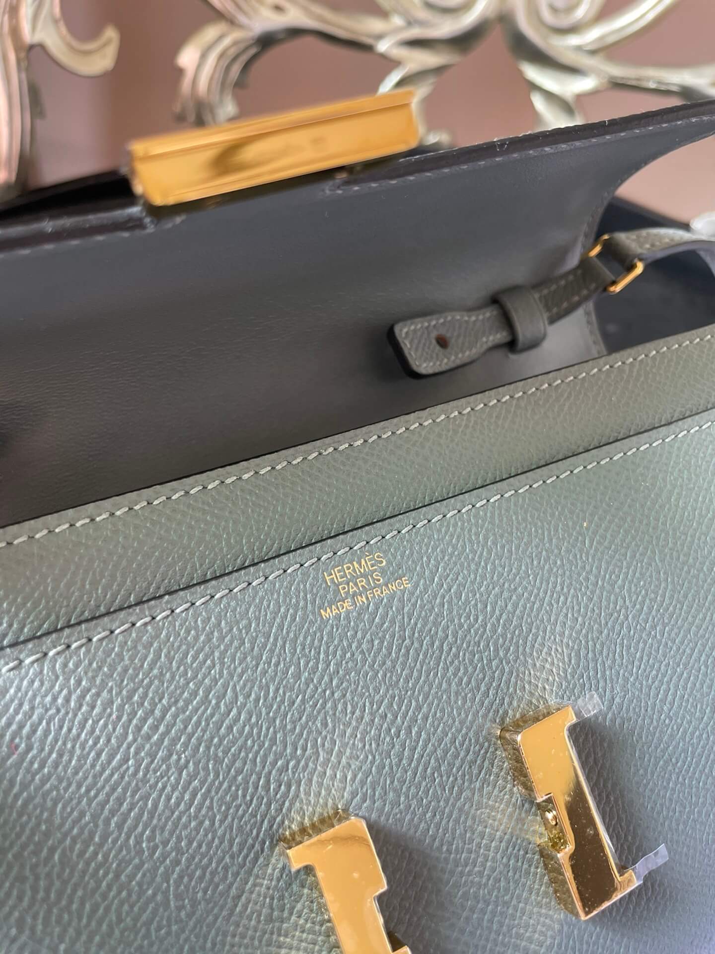 ConstanceTo Go: Almond Green