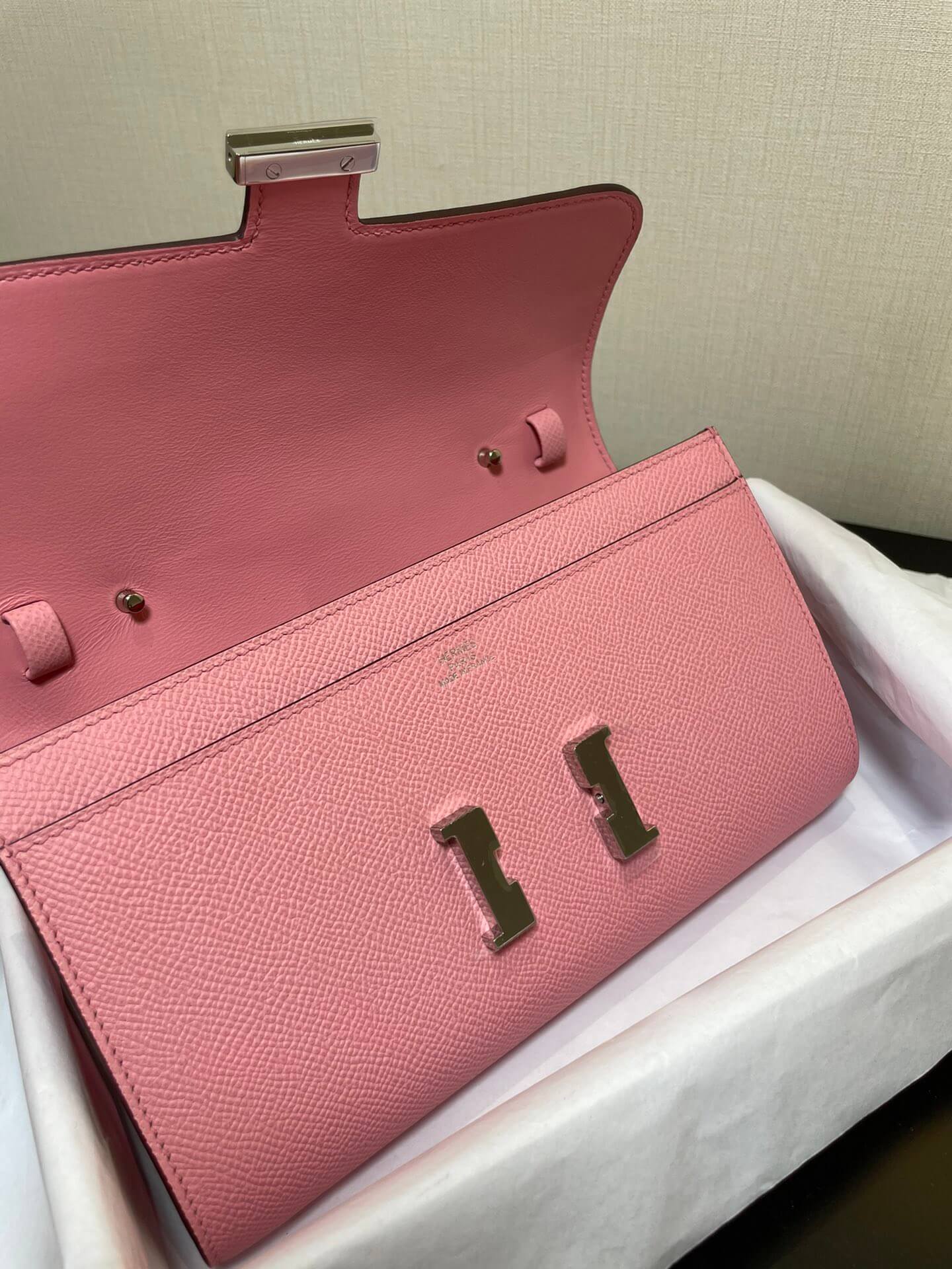 ConstanceTo Go: Pink