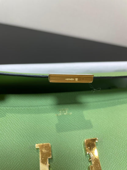 ConstanceTo Go: Avocado Green