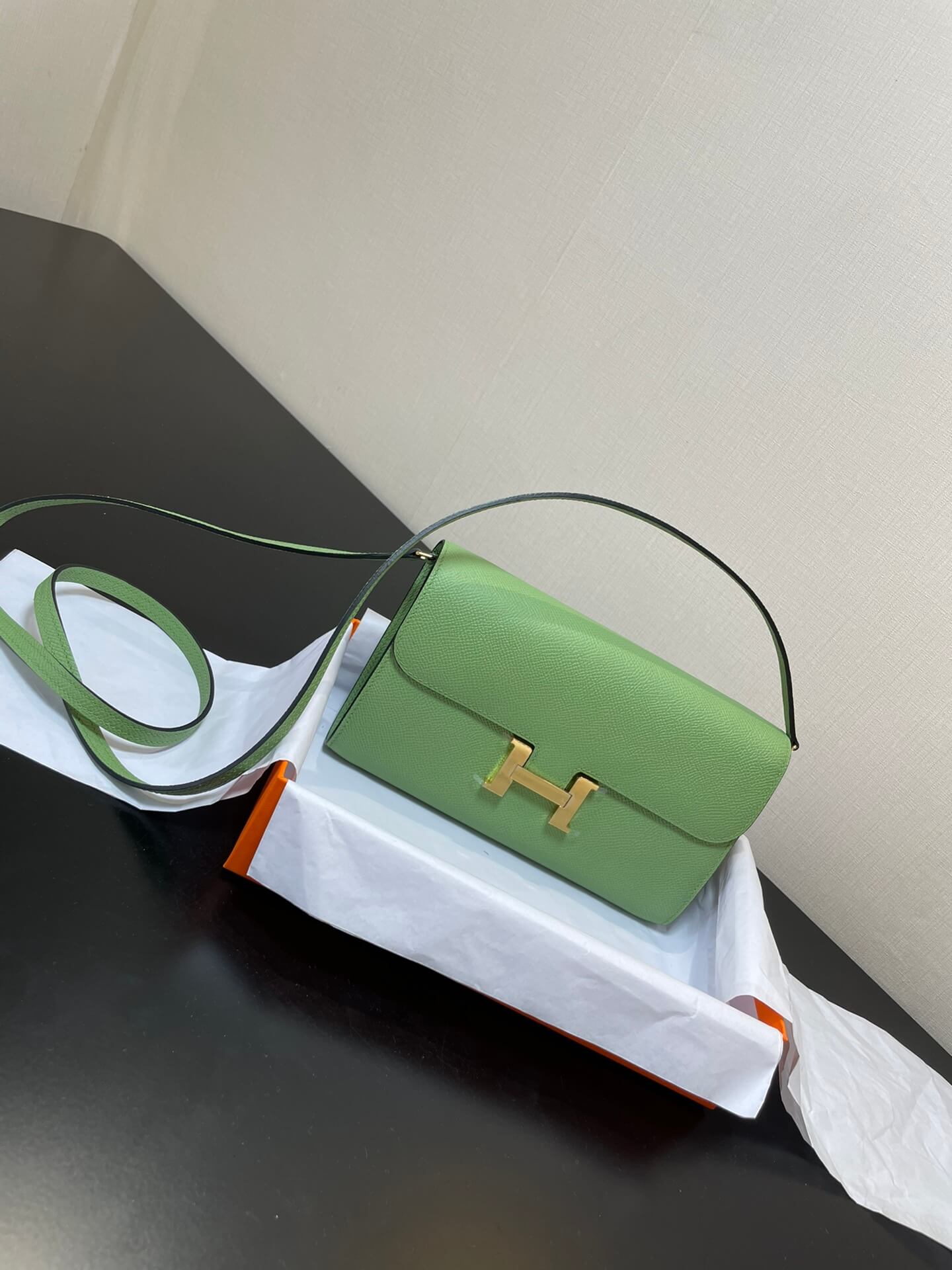 ConstanceTo Go: Avocado Green