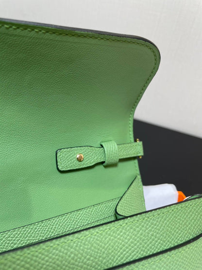 ConstanceTo Go: Avocado Green