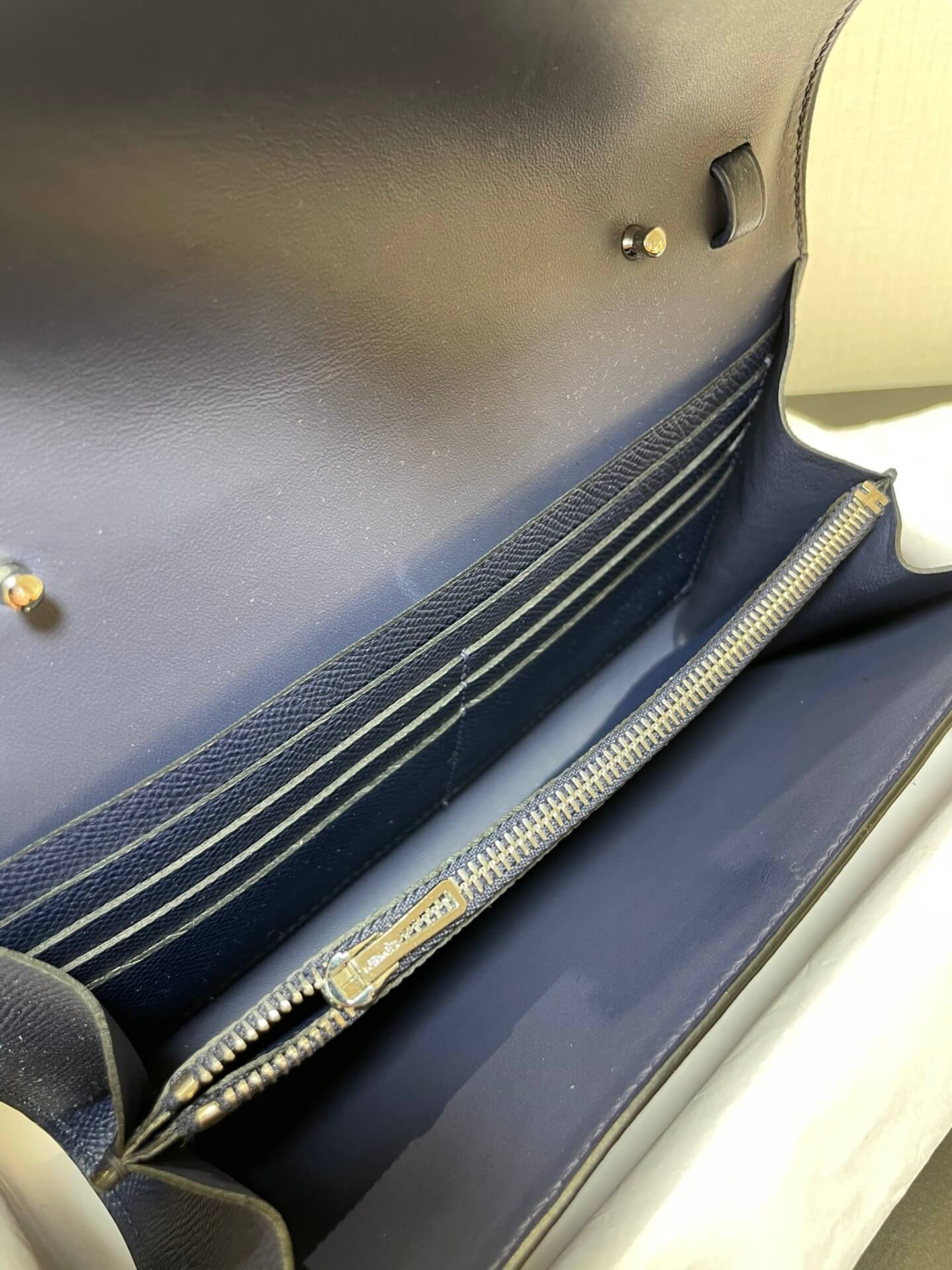 ConstanceTo Go: Dark blue