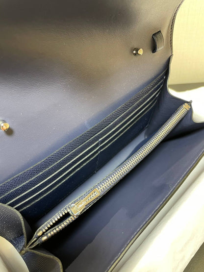 ConstanceTo Go: Dark blue