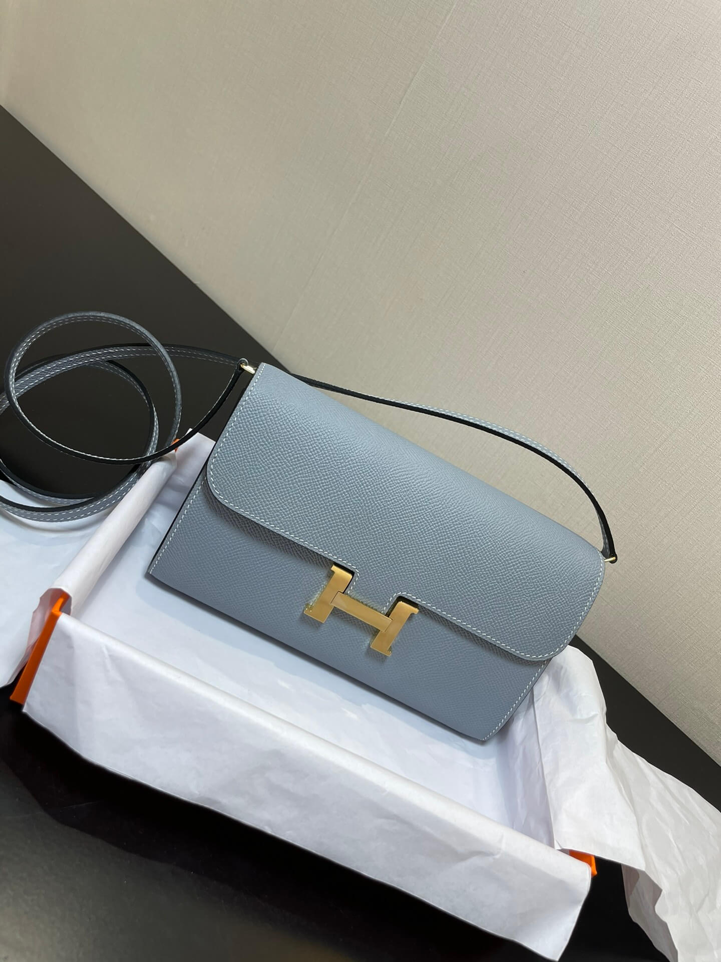 ConstanceTo Go: Linen Blue