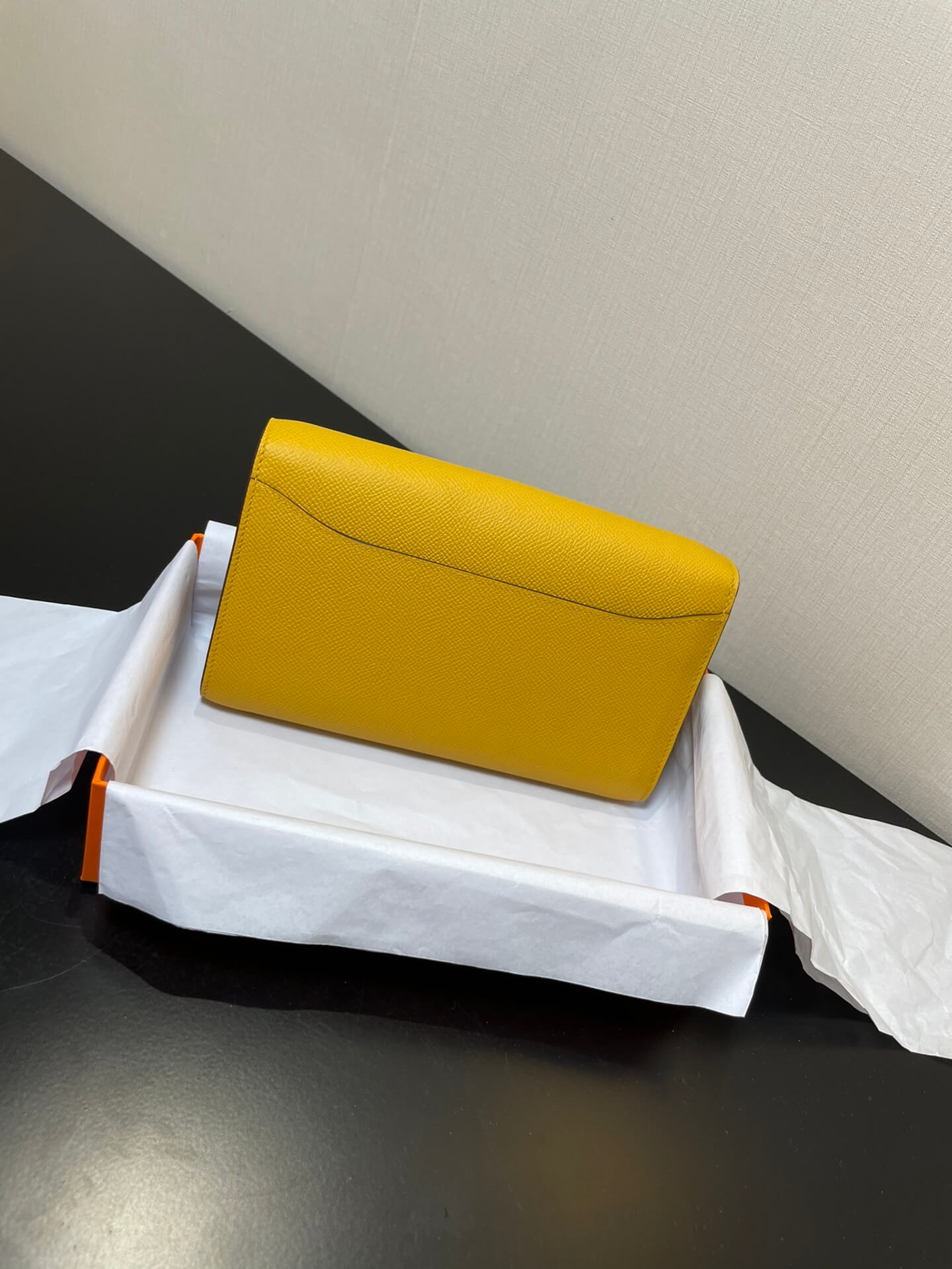 ConstanceTo Go: Amber Yellow