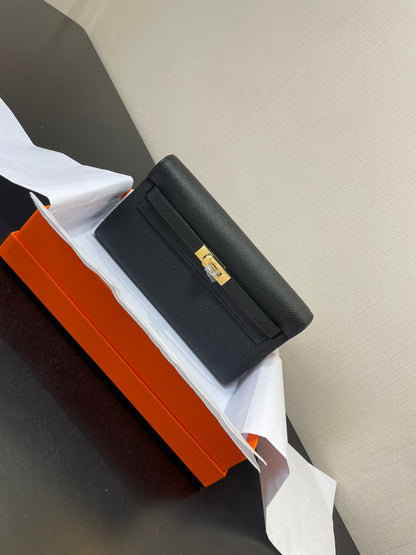 kelly woc: black