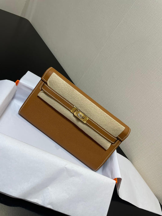kelly woc: golden brown