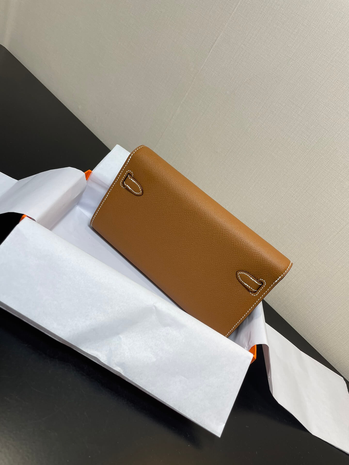kelly woc: golden brown