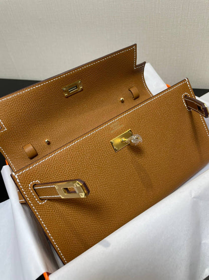 kelly woc: golden brown