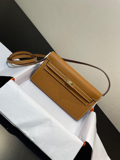 kelly woc: golden brown