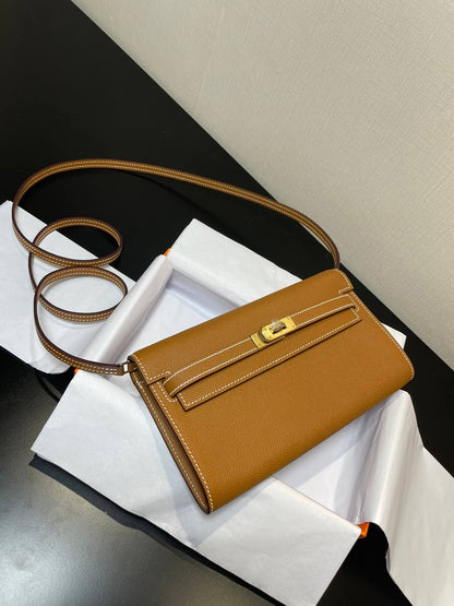 kelly woc: golden brown