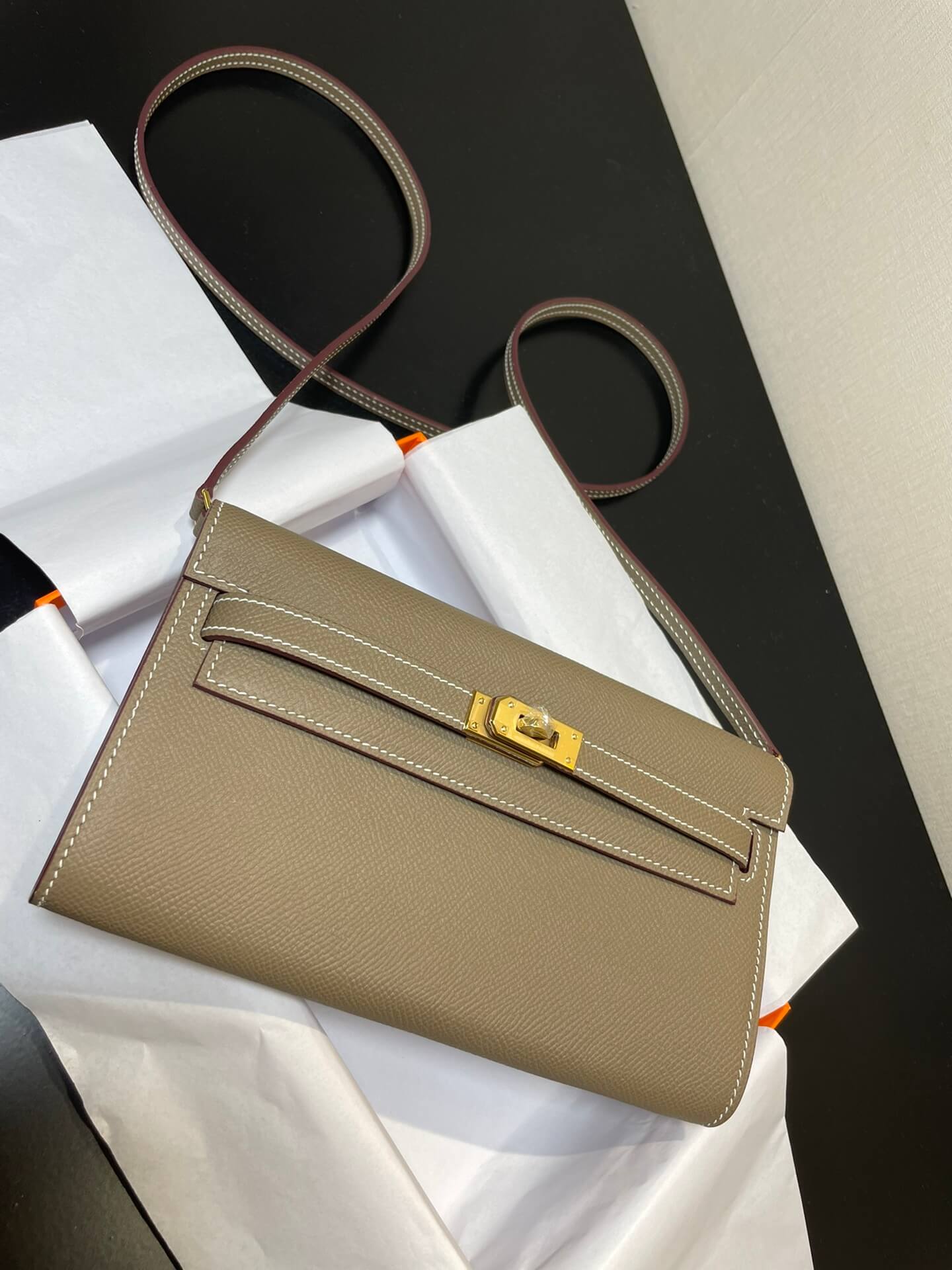 kelly woc: elephant gray
