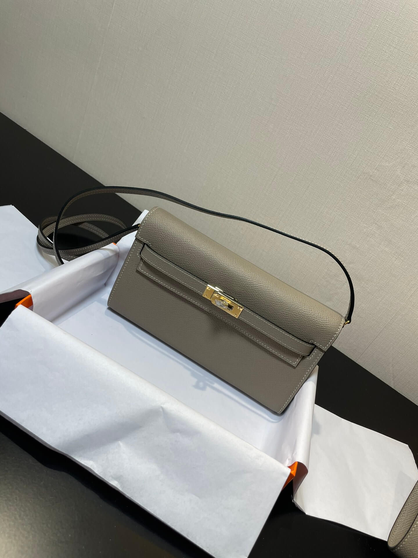 kelly woc: asphalt gray