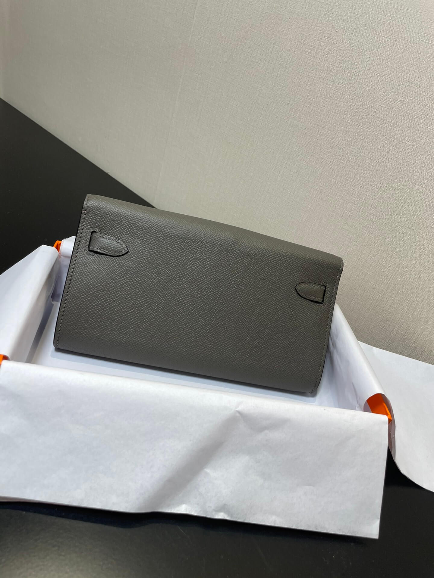kelly woc: pewter gray