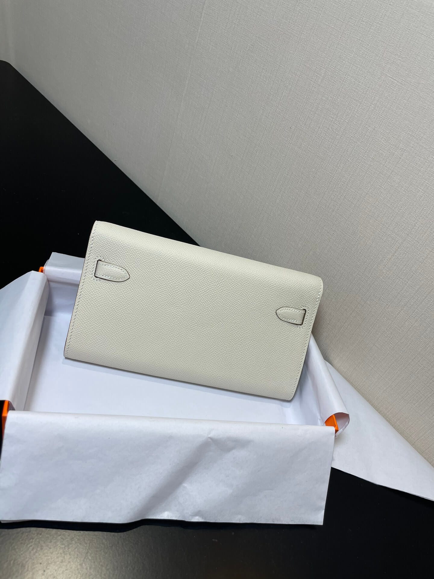 kelly woc: milkshake white