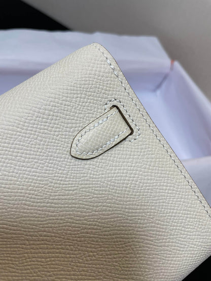 kelly woc: milkshake white