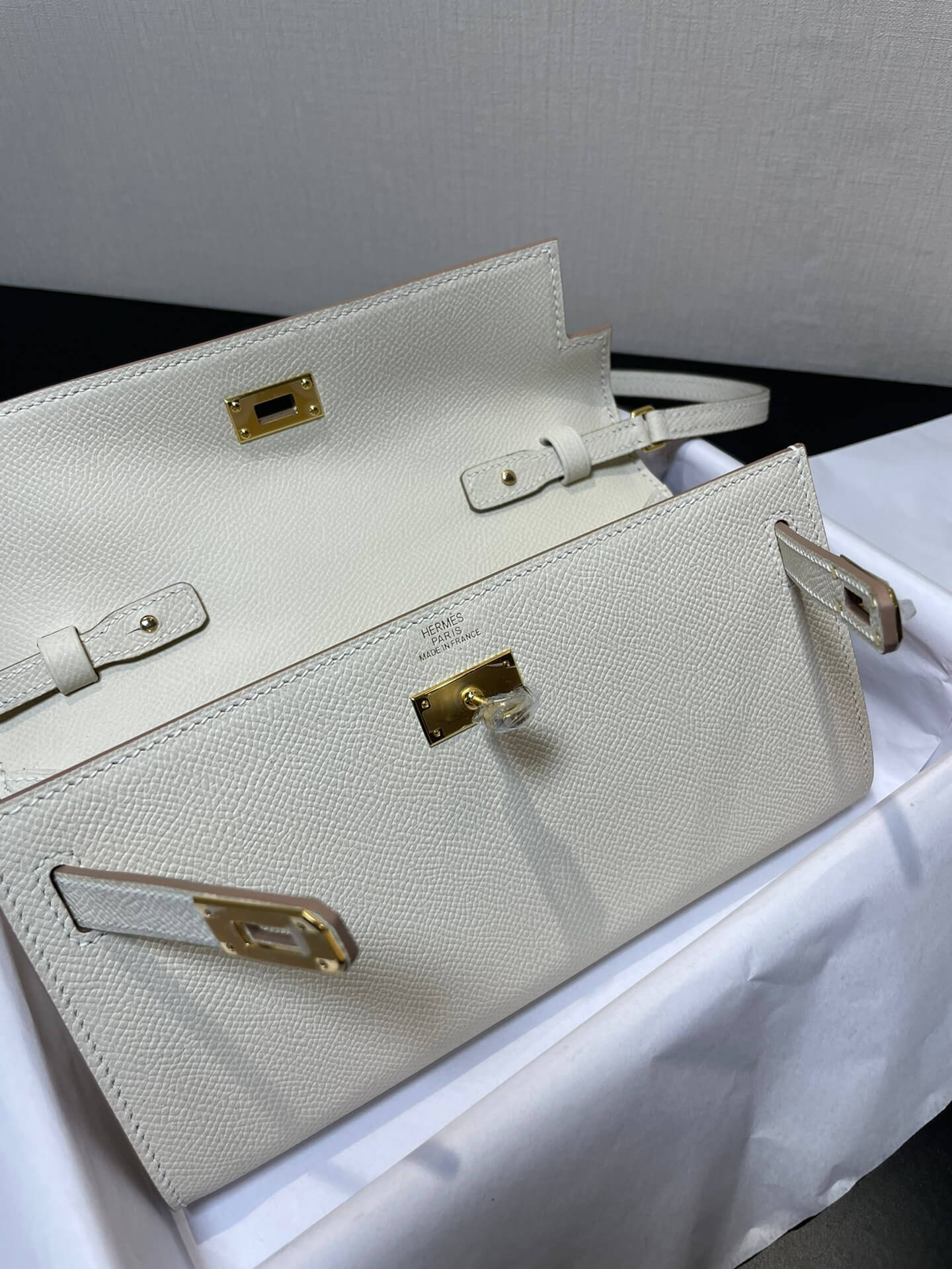kelly woc: milkshake white