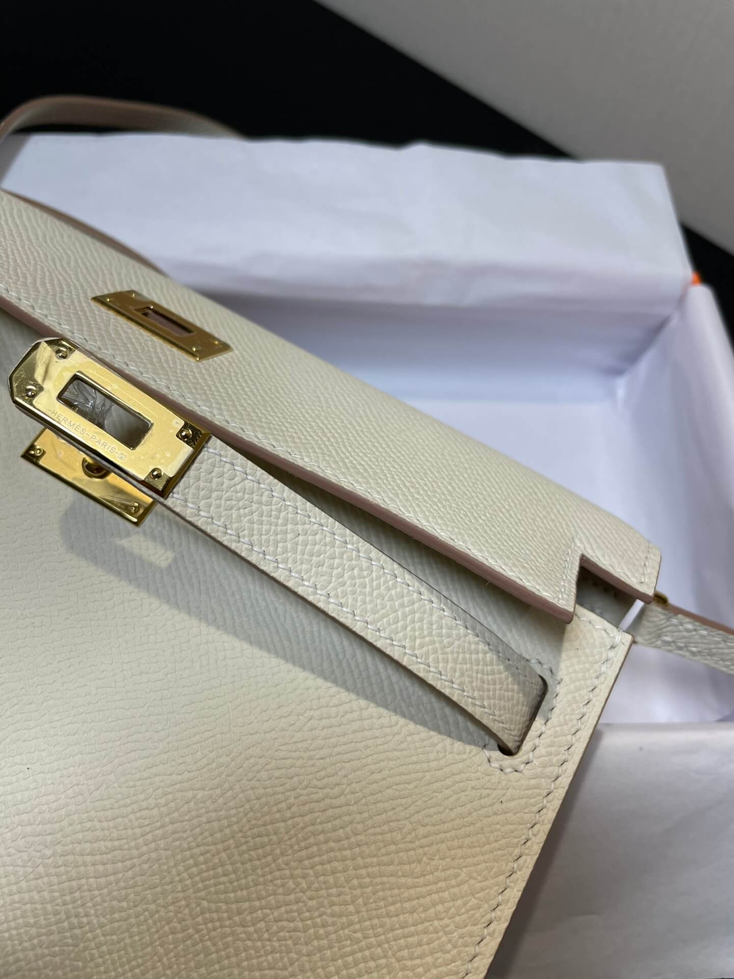 kelly woc: milkshake white