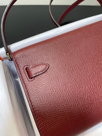 kelly woc:wine red