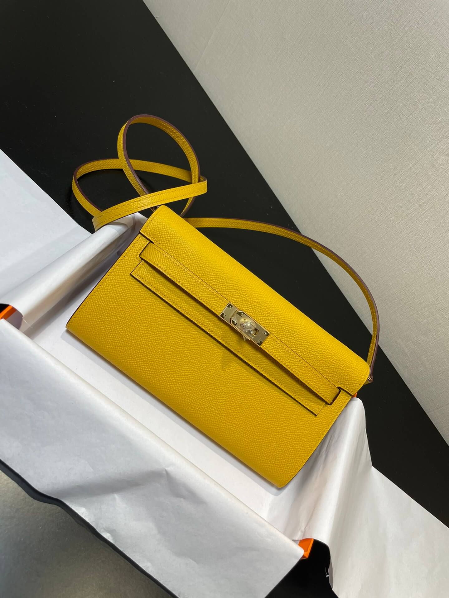 kelly woc: amber yellow