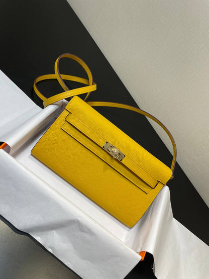 kelly woc: amber yellow