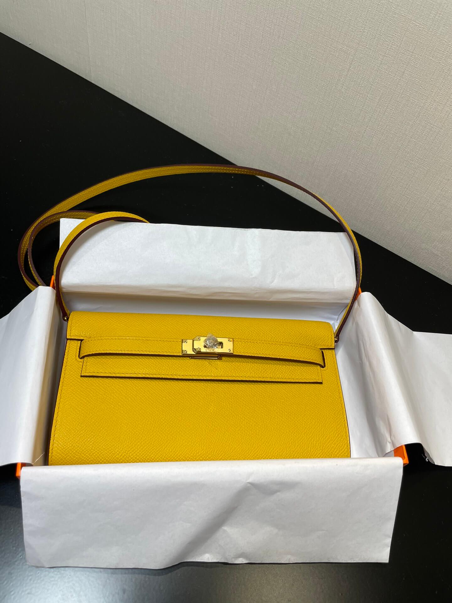kelly woc: amber yellow