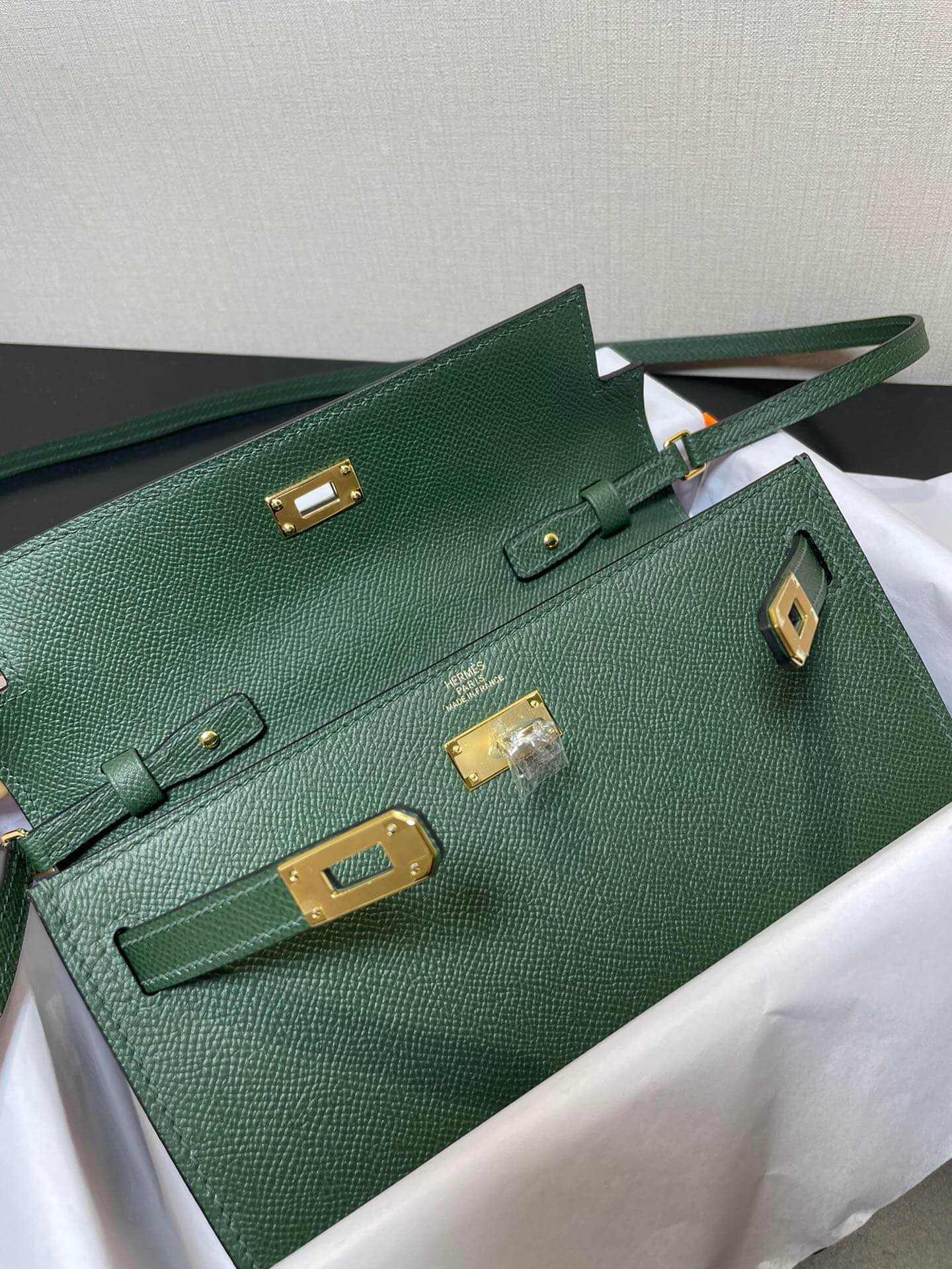 kelly woc:British Green