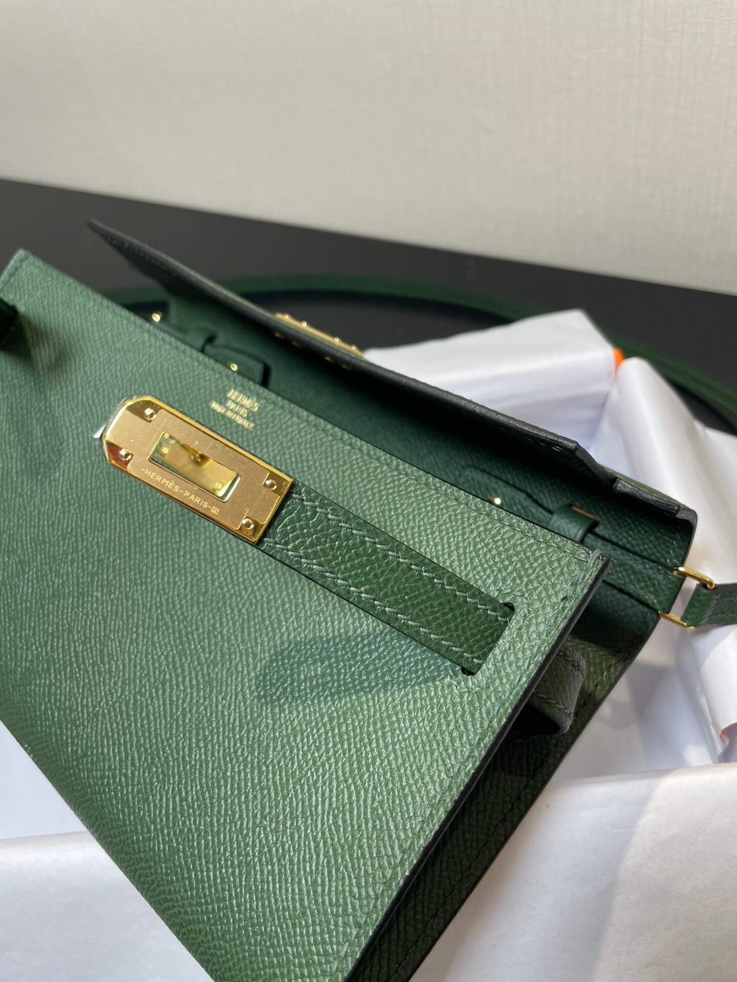 kelly woc:British Green