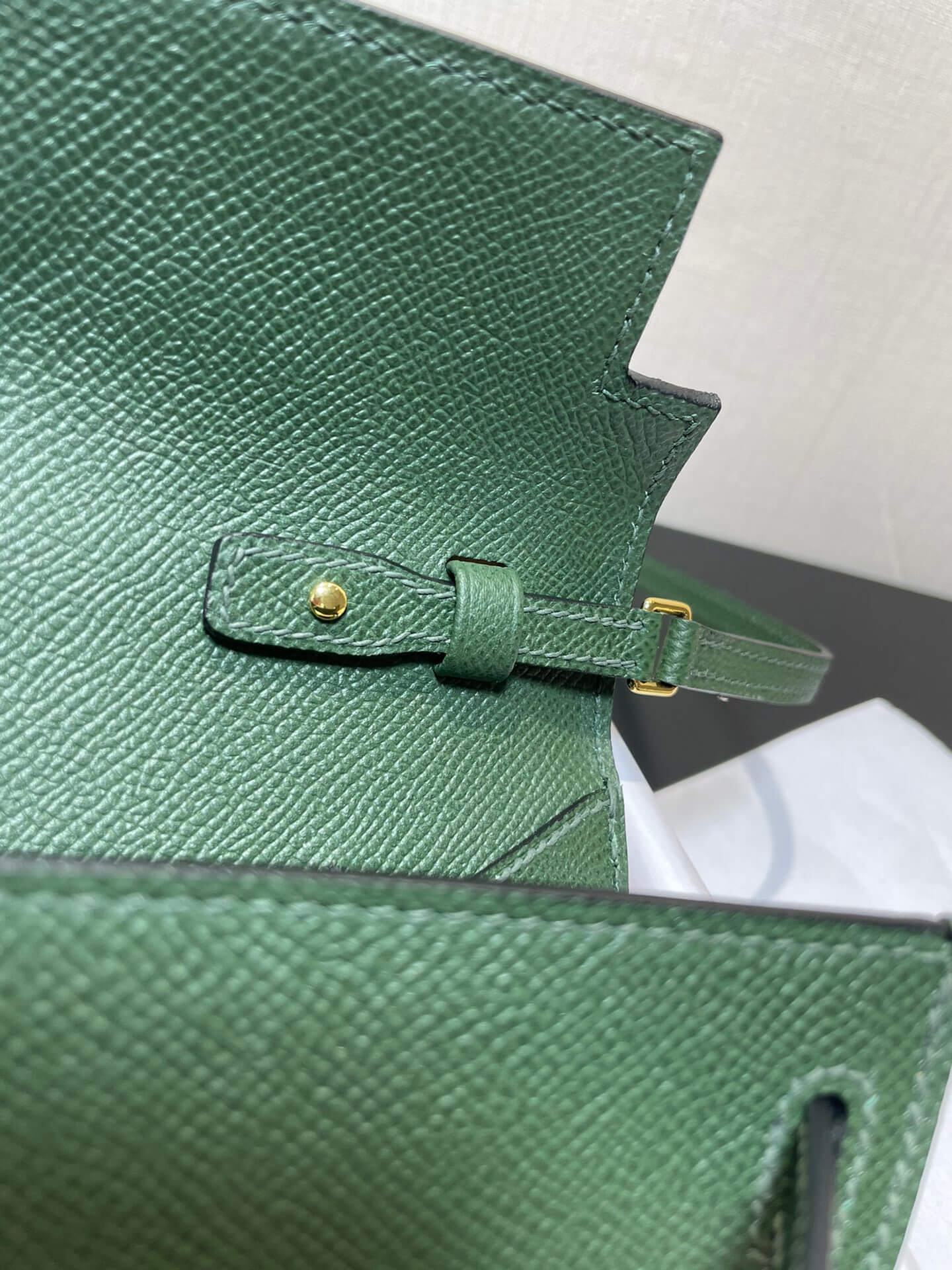 kelly woc:British Green