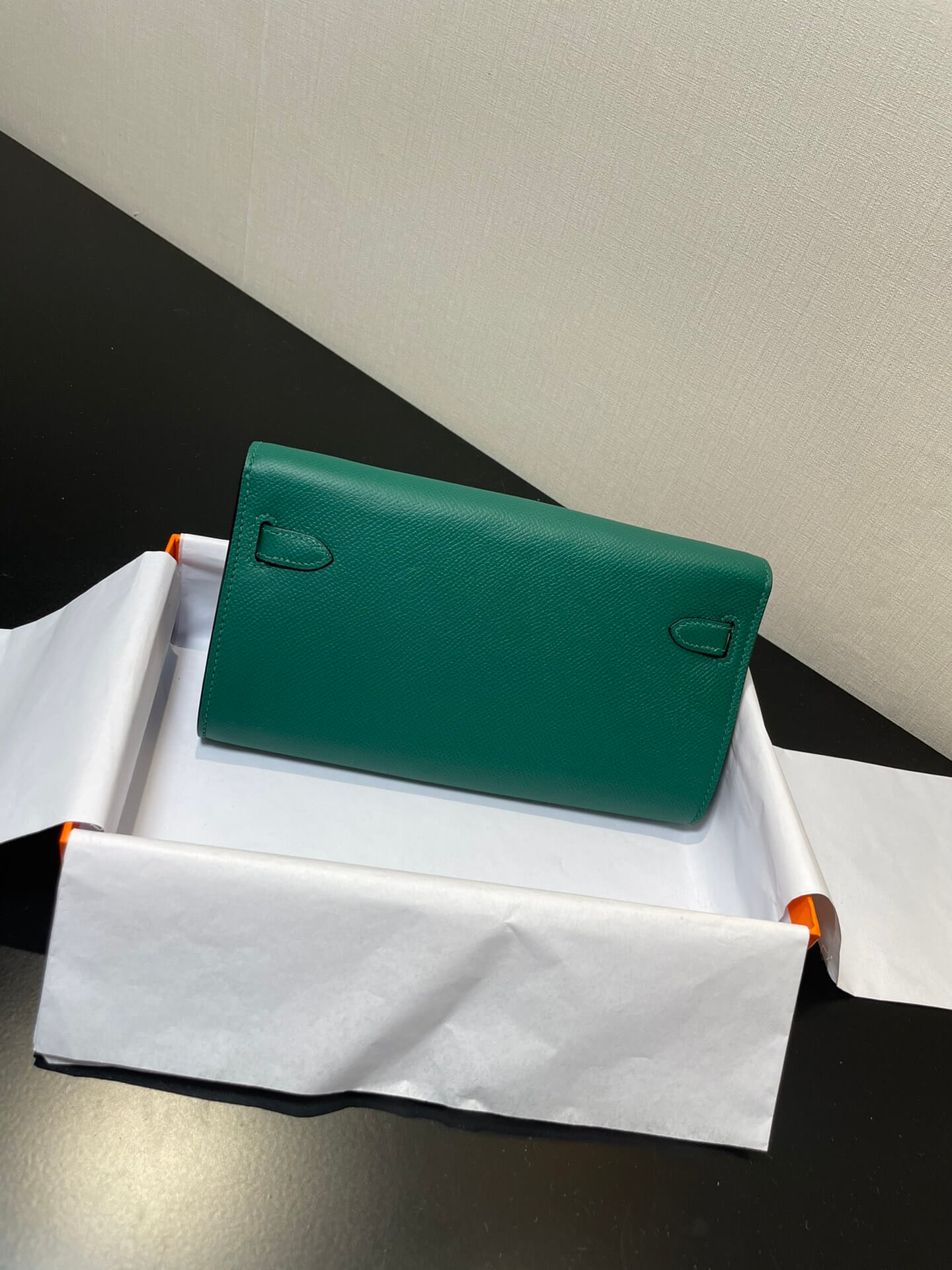 kelly woc: peacock green