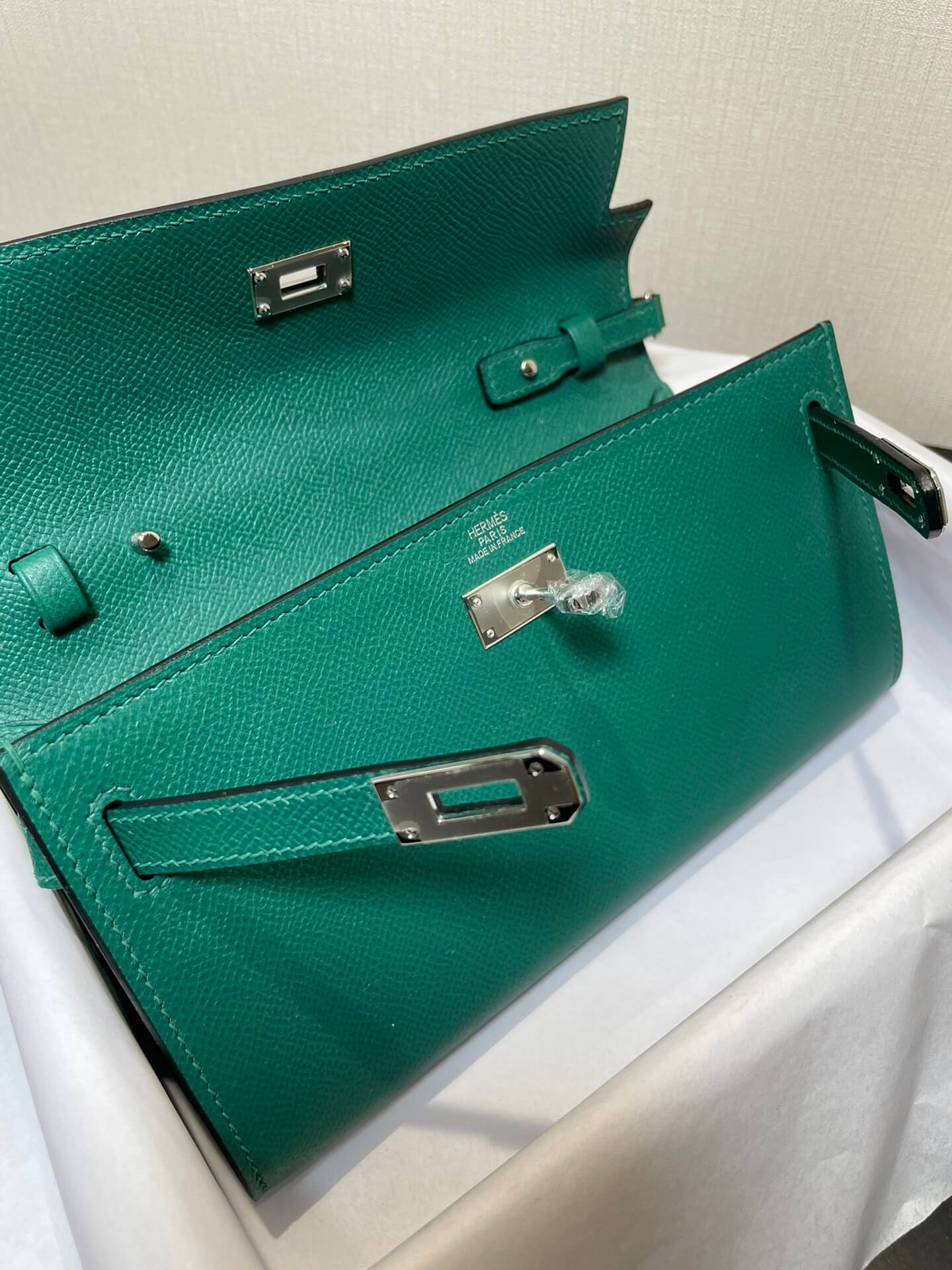 kelly woc: peacock green