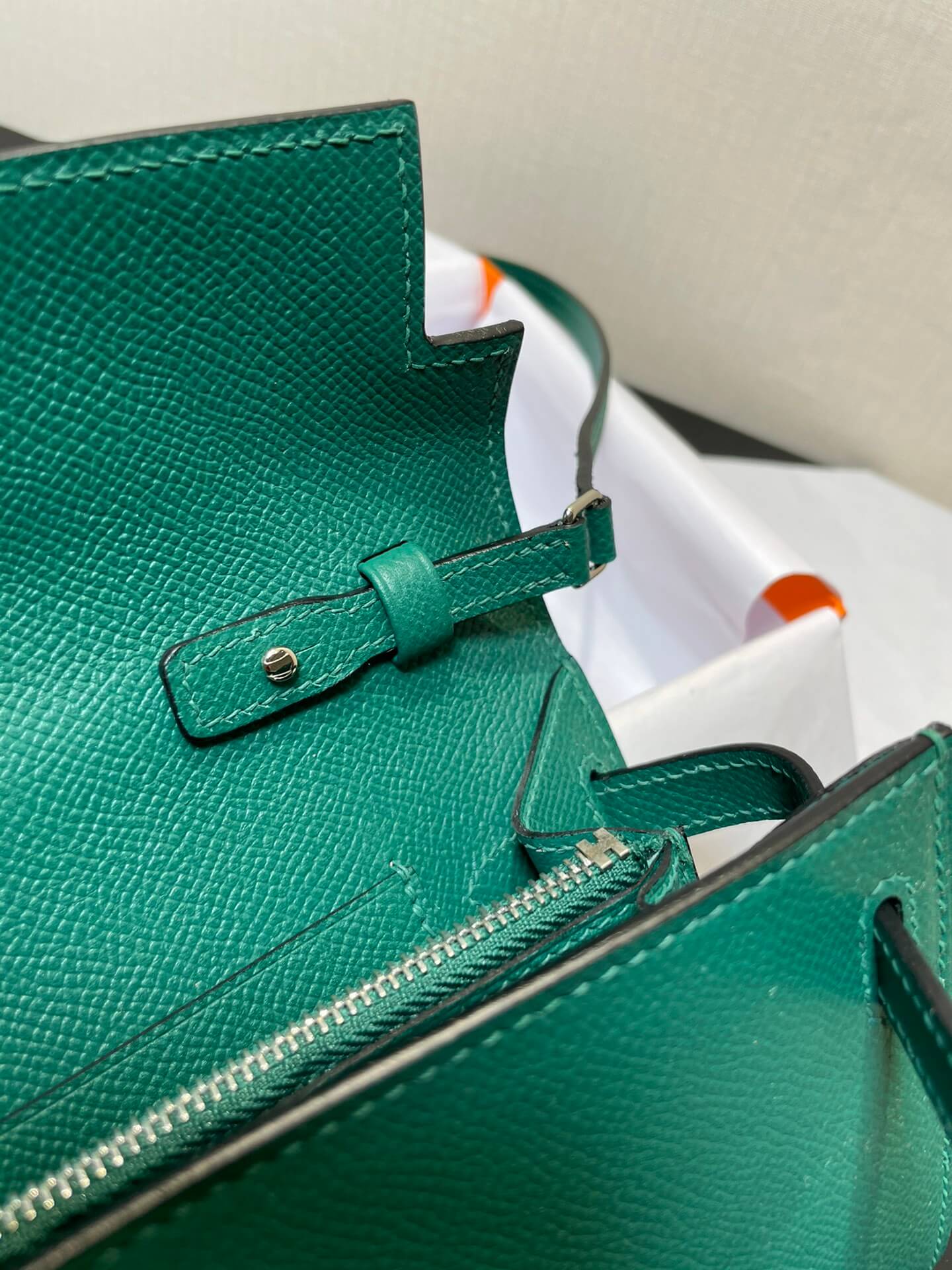 kelly woc: peacock green