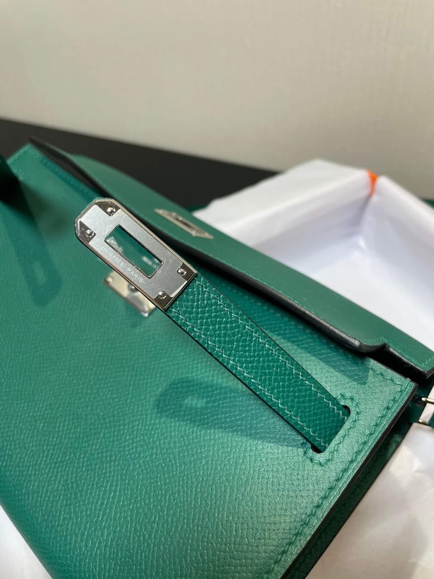 kelly woc: peacock green
