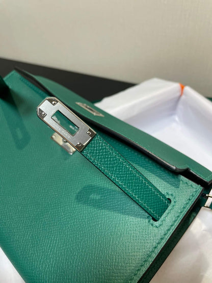 kelly woc: peacock green