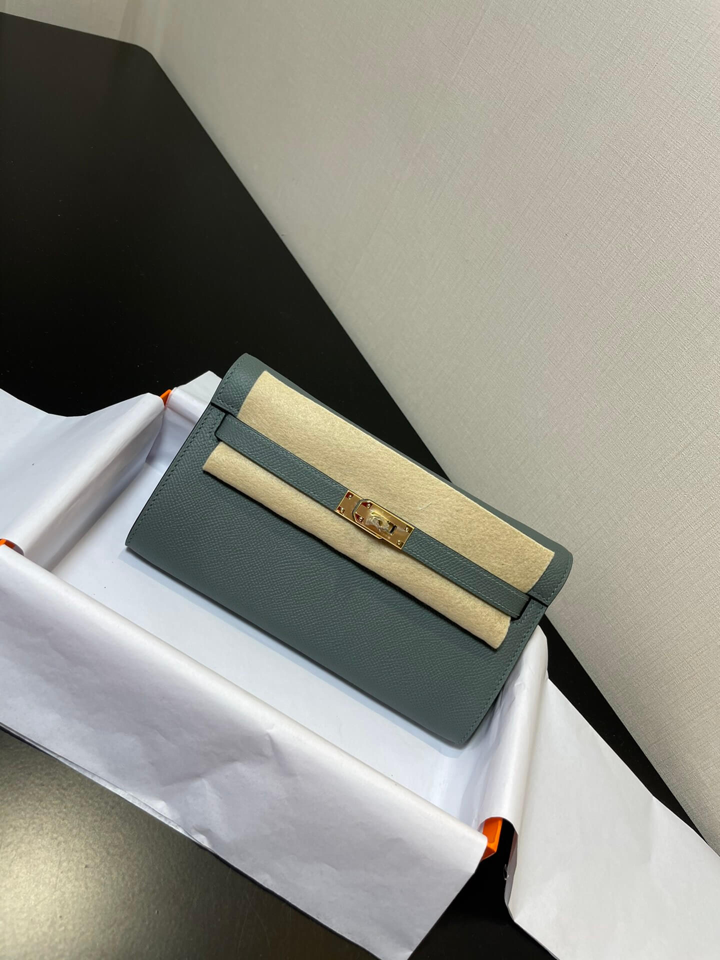 kelly woc: almond green