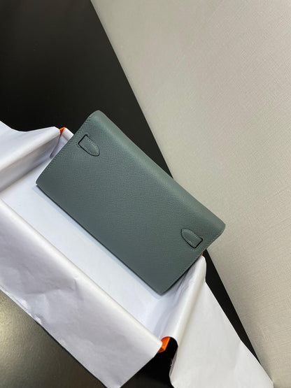 kelly woc: almond green