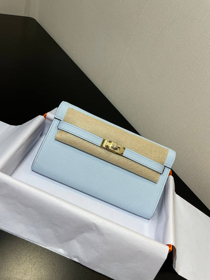kelly woc: haze blue