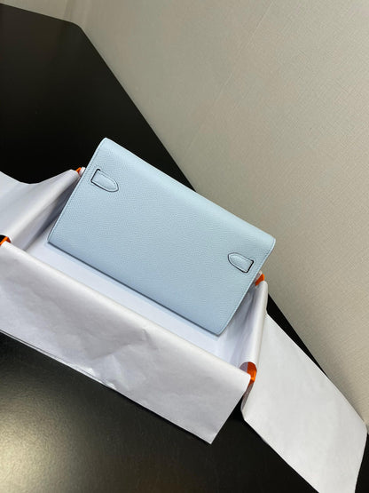 kelly woc: haze blue