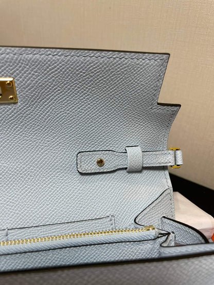 kelly woc: haze blue