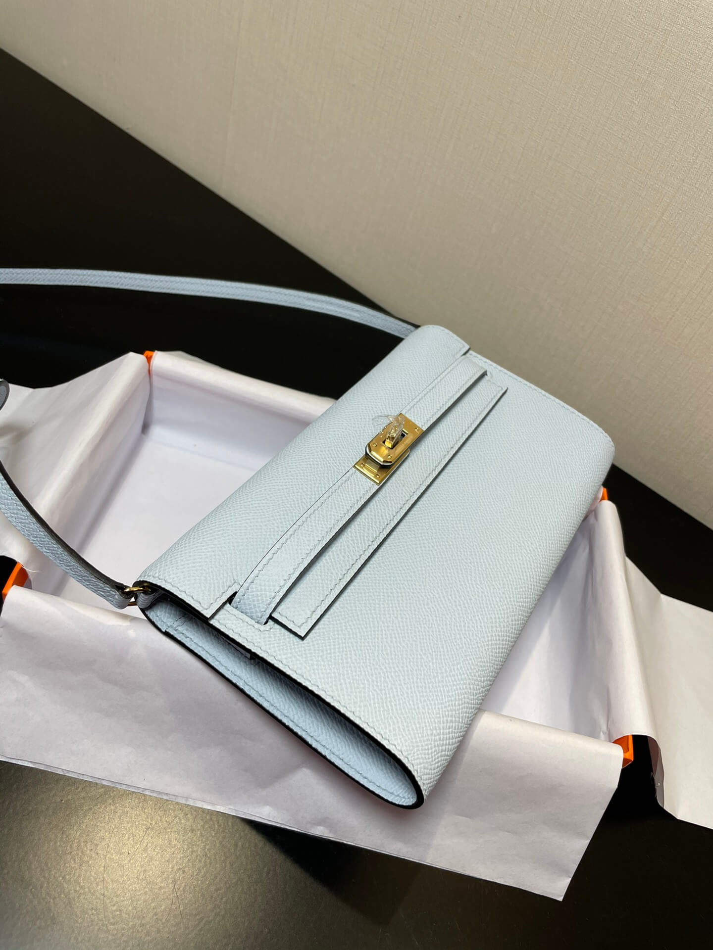 kelly woc: haze blue