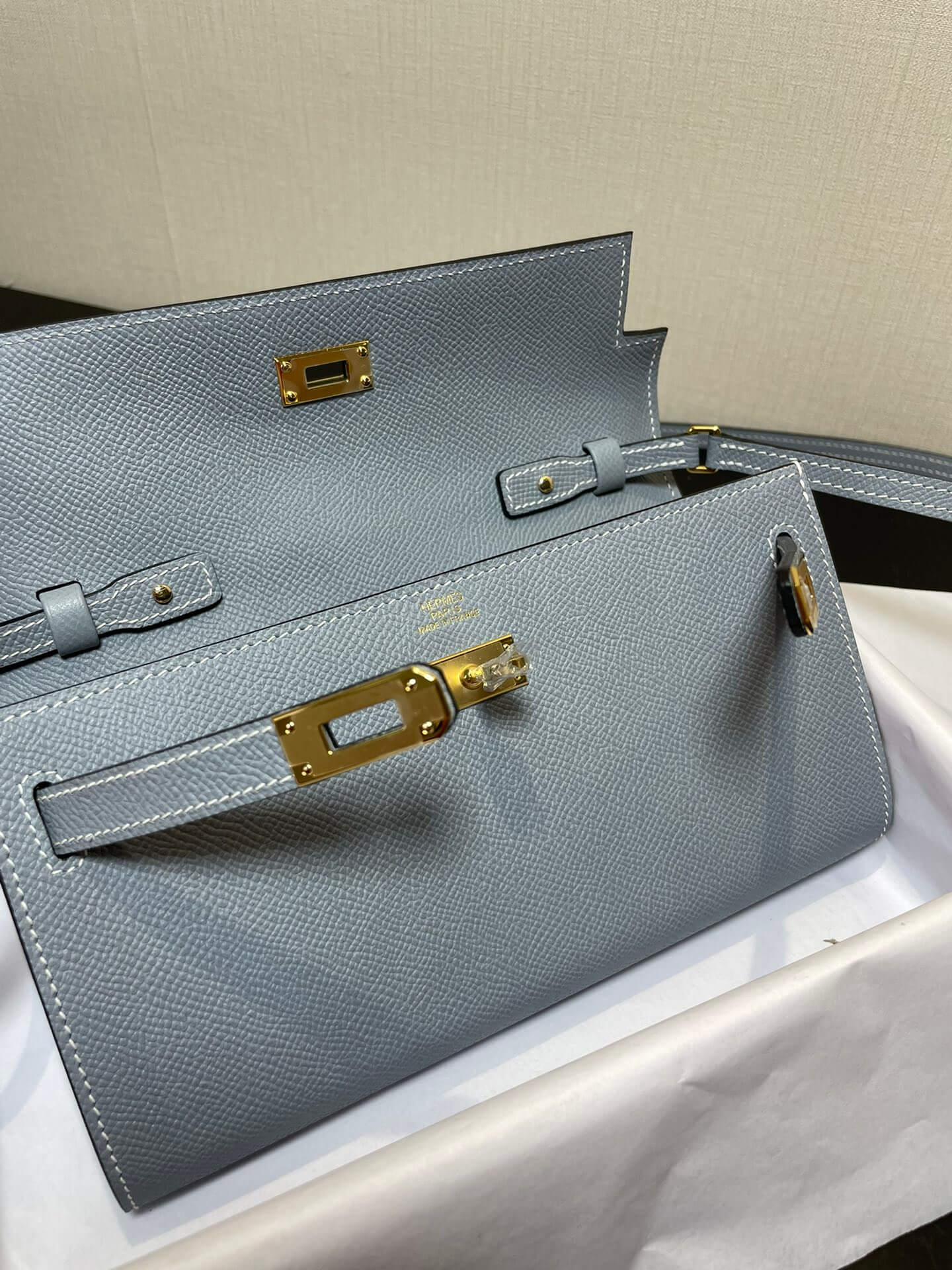kelly woc: linen blue