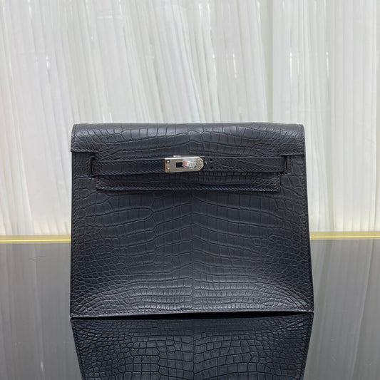 Matte crocodile belly, silver buckle hardware, dance bag size; 22X17X7💕