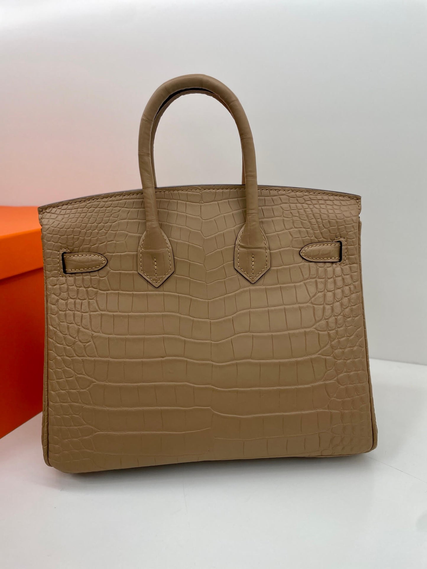25 imported matte crocodile milk tea color three skins made of handmade wax thread👛👛