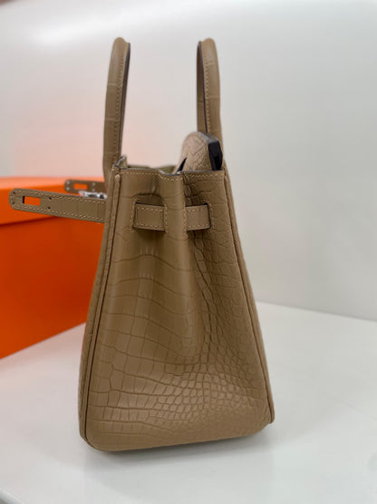 25 imported matte crocodile milk tea color three skins made of handmade wax thread👛👛