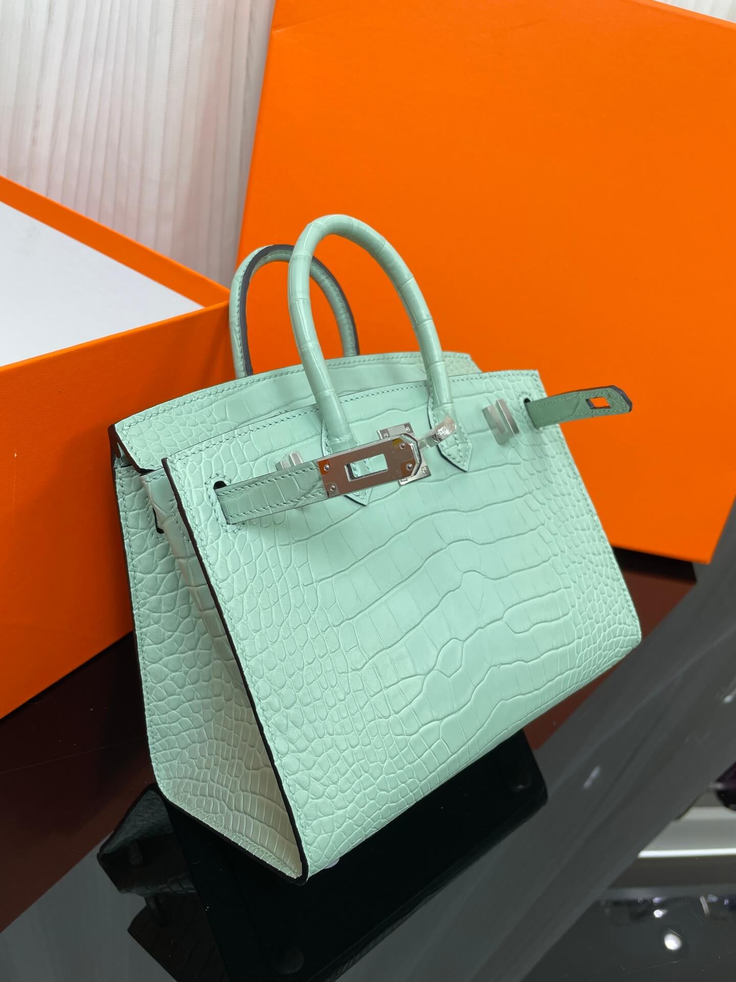 The latest 🆕Birkin20 imported American crocodile leather matte on the outside seam, hand-sewn wax thread🔥