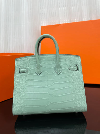 The latest 🆕Birkin20 imported American crocodile leather matte on the outside seam, hand-sewn wax thread🔥