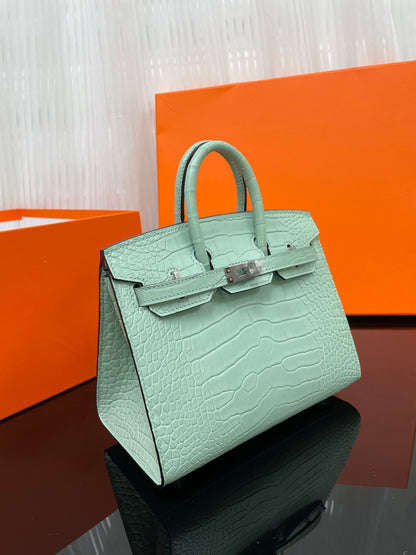 The latest 🆕Birkin20 imported American crocodile leather matte on the outside seam, hand-sewn wax thread🔥