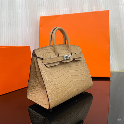 The latest 🆕Birkin20 imported American crocodile leather matte on the outside seam, hand-sewn wax thread🔥