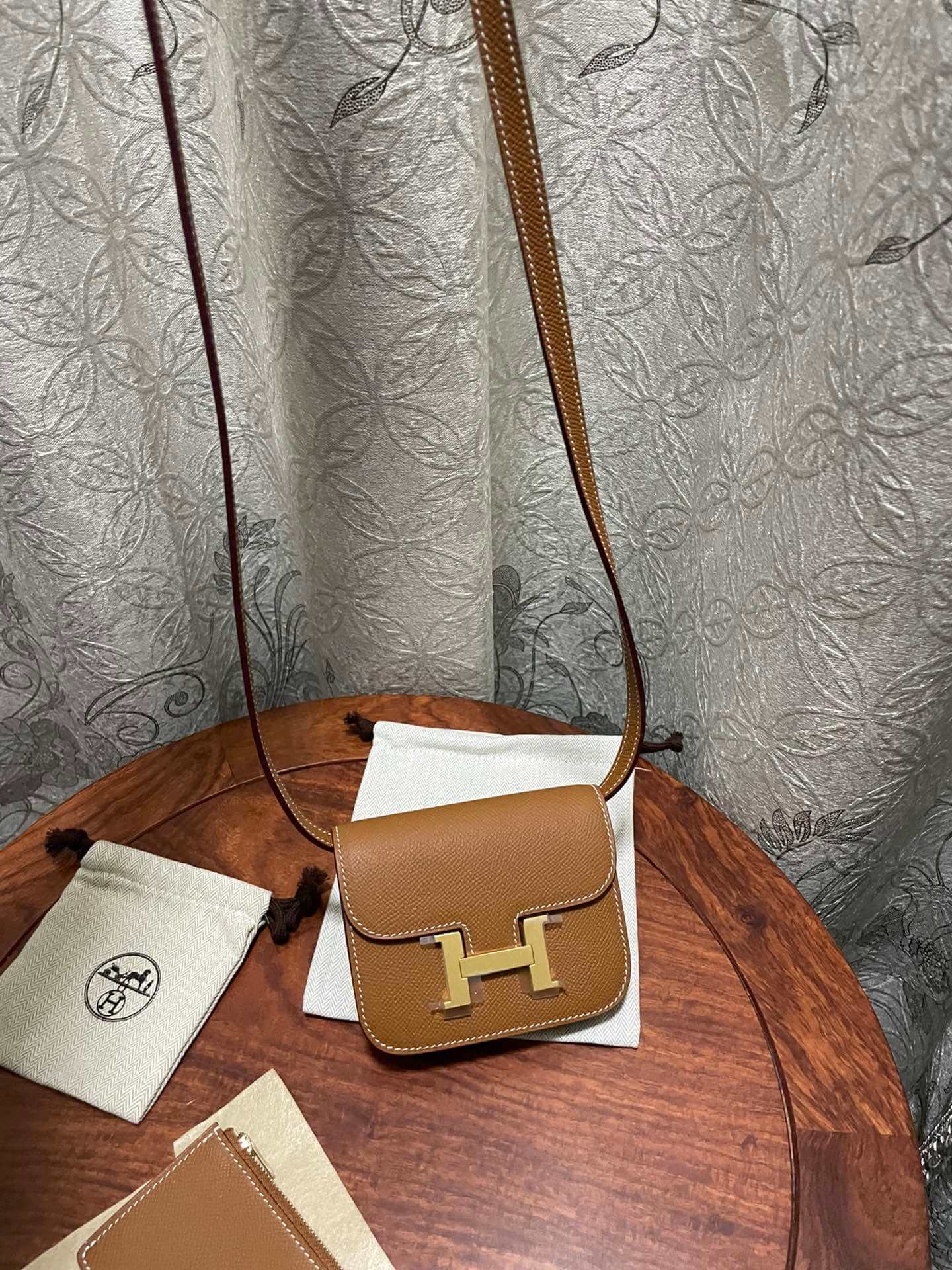 Constance slim: golden brown