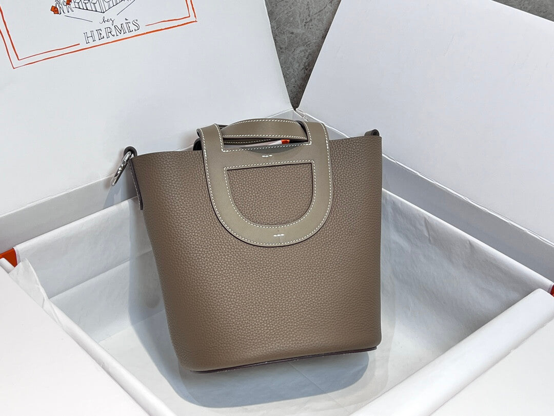 𝐈𝐧 𝐭𝐡𝐞 𝐥𝐨𝐨𝐩 / 𝐩𝐢𝐜𝐨𝐭𝐢𝐧18: Elephant gray